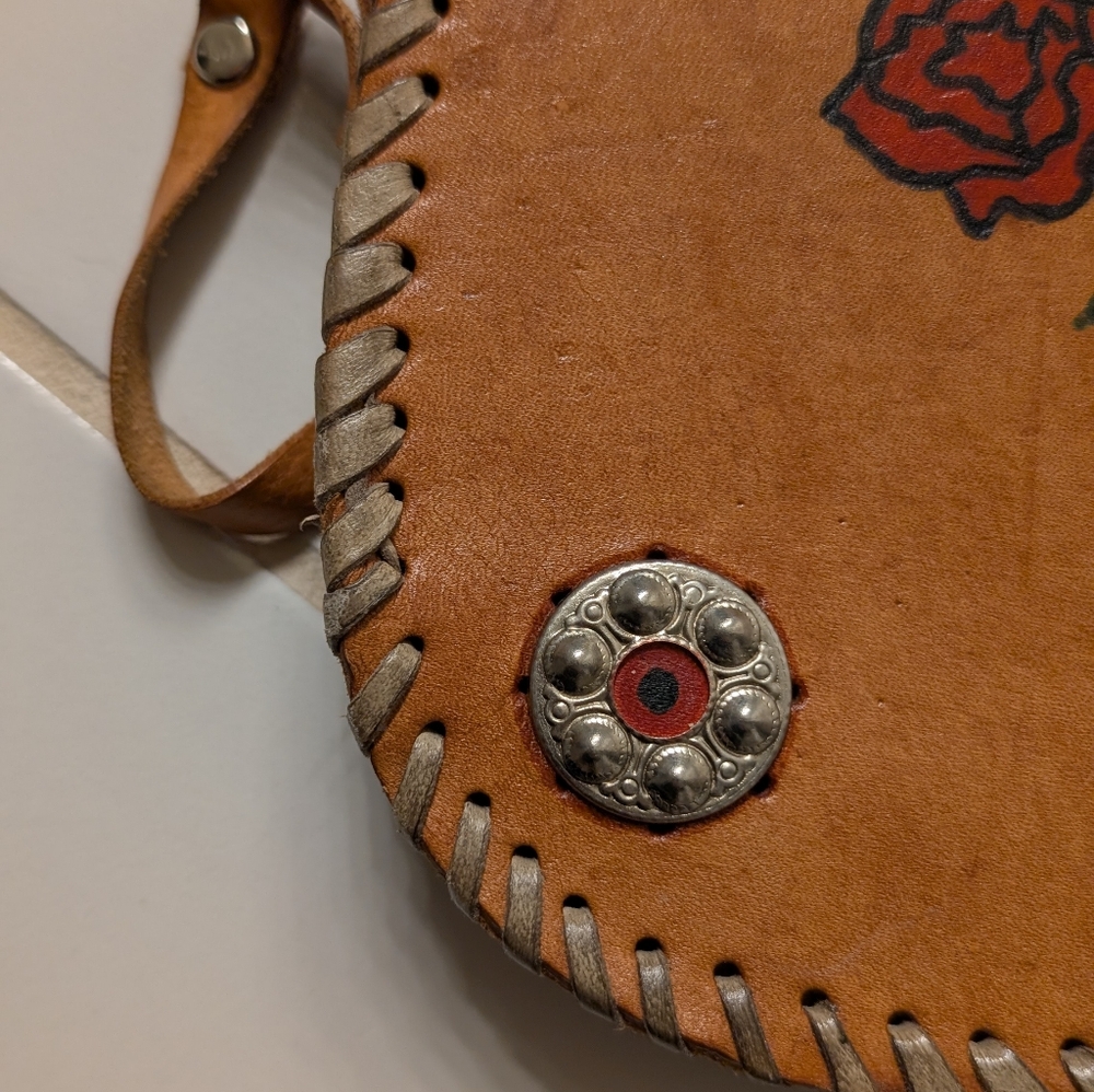 Vintage Boho Hippie Tan Real Leather Shoulder Bag with Floral Design Metal Clasp - Picture 3 of 7